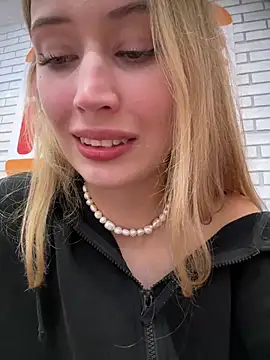 blonde_exe's Live XXX Chat