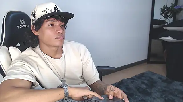 MaximilianRoth – Naživo XXX chat