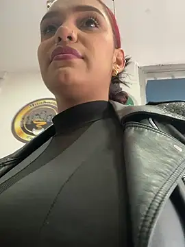 Chat +18 de Sara-77 ao vivo