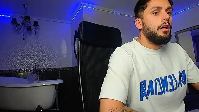 Czat XXX na żywo – TroyWadee