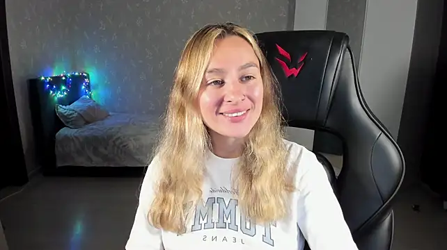 EllaFresh's Live XXX Chat