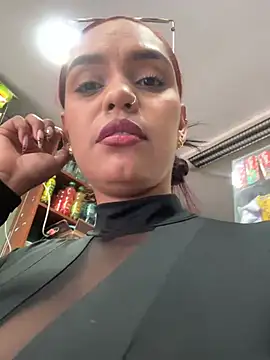 Sara-77 লাইভ XXX চ্যাট