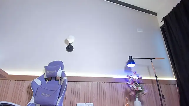 Chat +18 de Kaira_mosse ao vivo