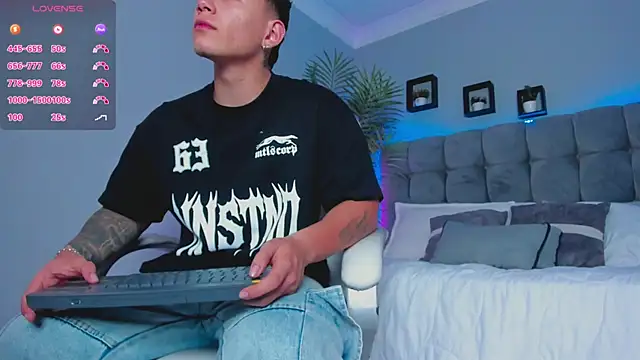Thomas_moon's Live XXX Chat