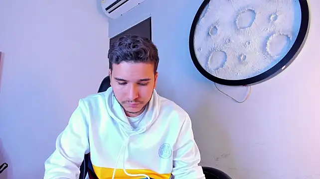 Mike_0012's Live XXX Chat