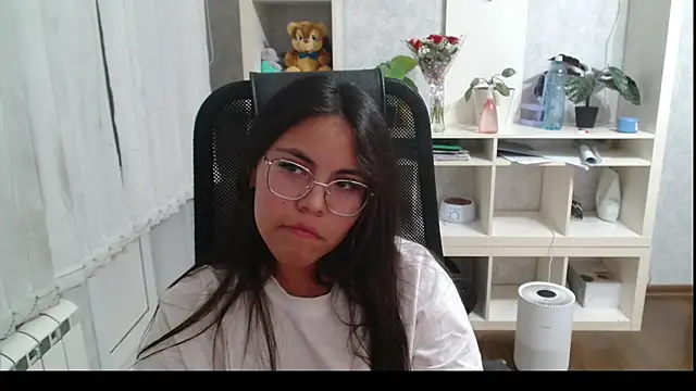 Anda_here Adlı Modelin Canlı XXX Sohbeti