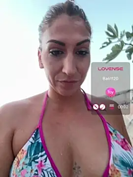 Chatroom XXX en direct de sofiah_