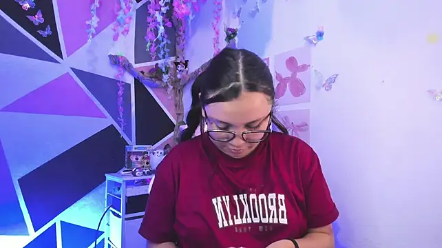 little_emma0's Live XXX Chat