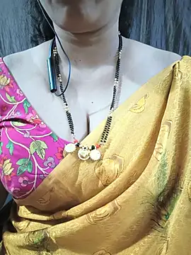 Chat XXX en directo de bhuvana_555