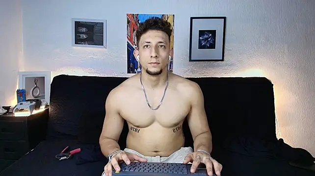 SR_EMILIOCUM Webcam Show