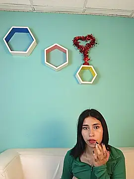Kitty_Milan's Live Chat Room