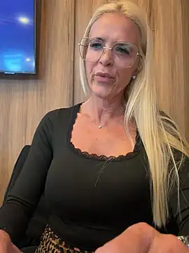 Reyna63 Chat XXX live