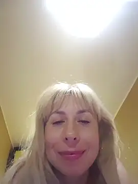 SelinaLovqx 即時 XXX 聊天
