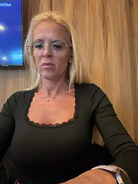 צ'אט XXX בשידור חי של Reyna63