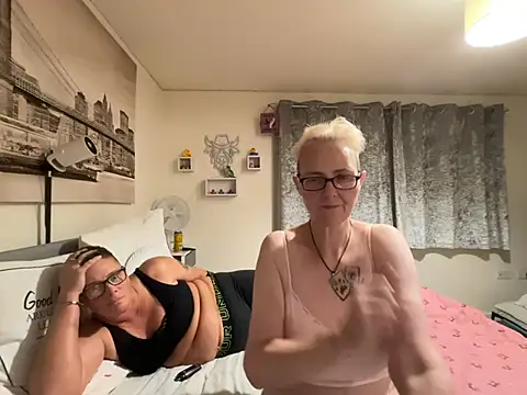 Curvy-Jinx – Live XXX-chat