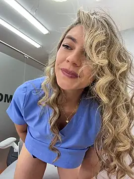 XXX chat uživo modela alicee16