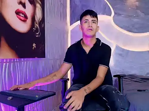 NIO_KLOUDS_ Adlı Modelin Canlı XXX Sohbeti