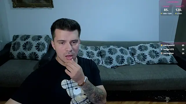 Show modela JohnnyStepBro na web-kameri