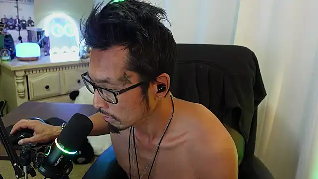 Chat +18 de Ghost11_11 ao vivo