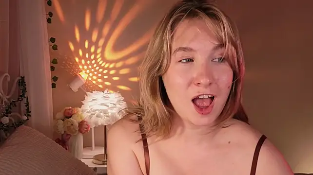 saint_trisha's Live XXX Chat