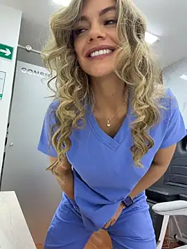 alicee16 Adlı Modelin Canlı XXX Sohbeti
