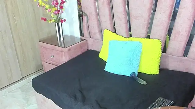 MaraKarly Adlı Modelin Canlı XXX Sohbeti