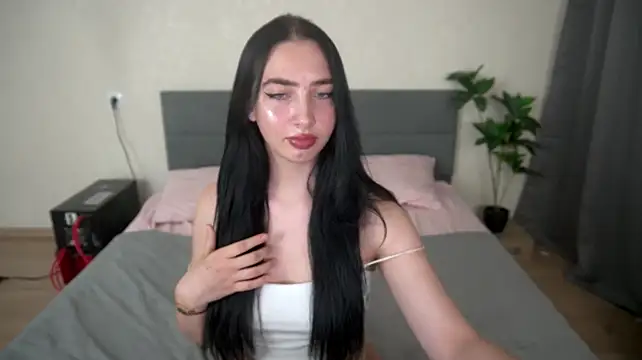 צ'אט XXX בשידור חי של WildKittenX_