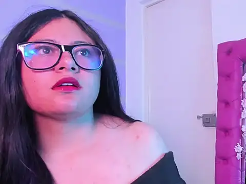 SarahThomsonn's Offline XXX Chat