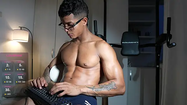 Paradise_boy__ live XXX chat