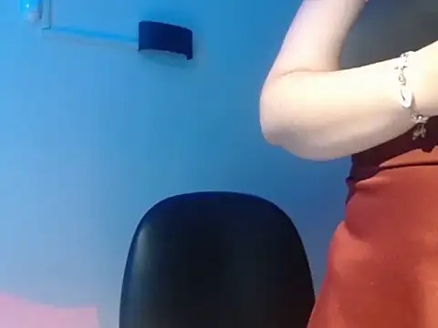 ValkiriaFoX Chat XXX in diretta