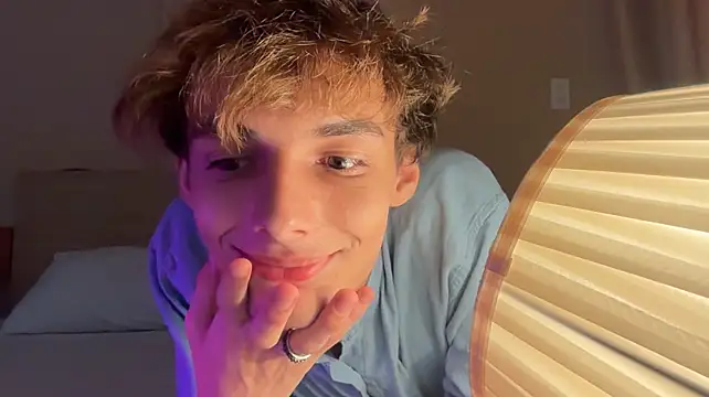 YourLucius live XXX chat