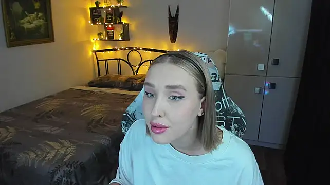 CrazyBitchInLace's Live XXX Chat