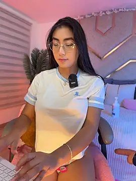 shanon- Adlı Modelin Canlı XXX Sohbeti