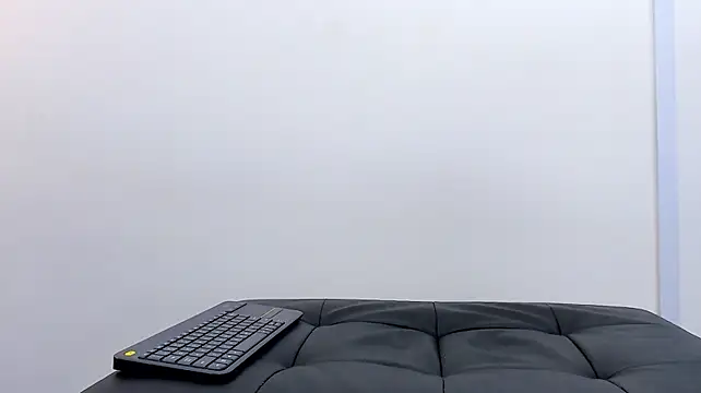 MikeHunteer's Live XXX Chat