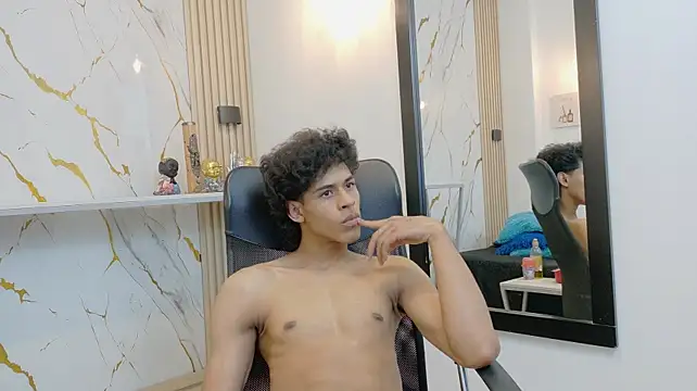 Zayn_Fox32 Live XXX-Chat