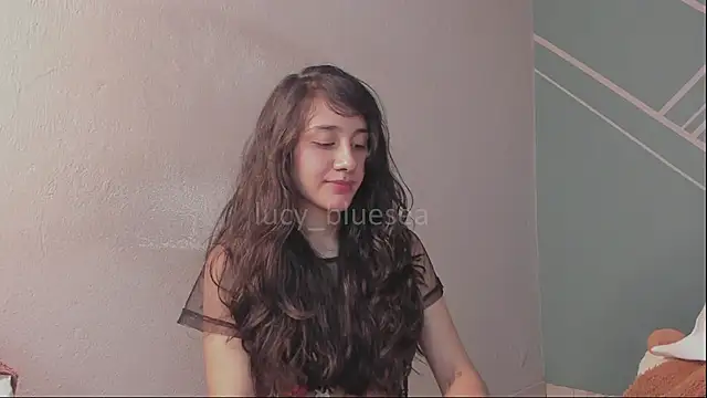 Lucy-Bluesea's Live XXX Chat