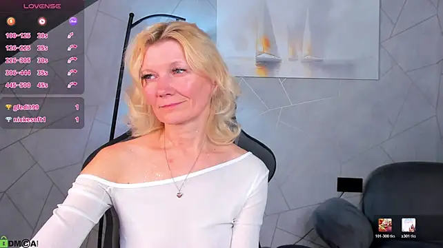 Julie_LucasのライブXXXチャット