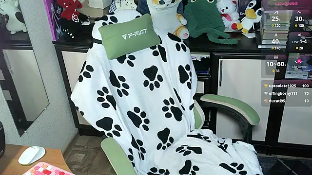 XXX chat uživo modela LeoGuessMe