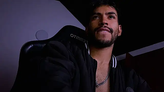 Lucius_Noal live XXX chat