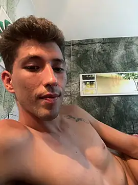 XXX chat uživo modela Valentiino69