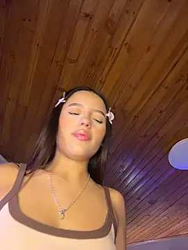 Sofia18_pinkk Adlı Modelin Canlı XXX Sohbeti