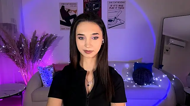 LinaMour Adlı Modelin Canlı XXX Sohbeti