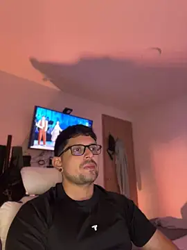 TroyeKnight Live XXX-chat