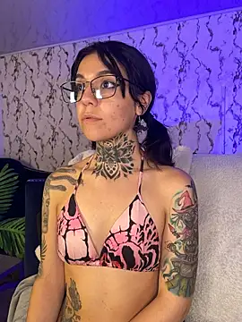Lunai_gh's Live XXX Chat