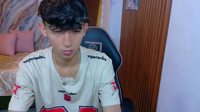 ETHANN_TAY1 élő XXX-chatje