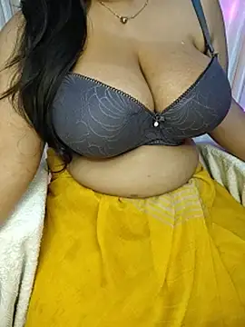 Curvy_PoojaのライブXXXチャット