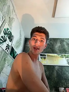 Valentiino69's Live XXX Chat