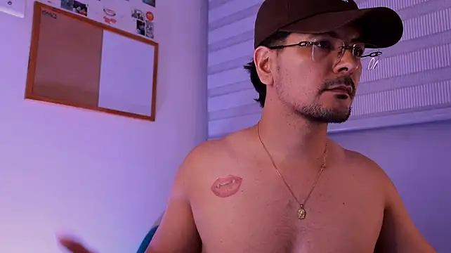 แชท XXX สดของ DerekGrayX