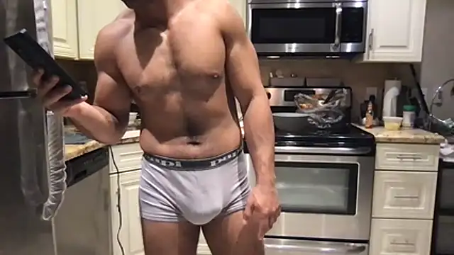 BigGuyMuscle 即時 XXX 聊天