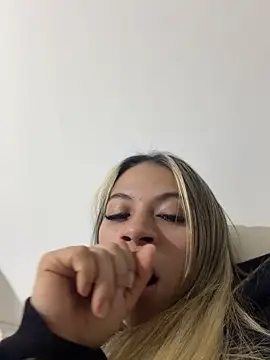 צ'אט XXX בשידור חי של Mia_Rosee1